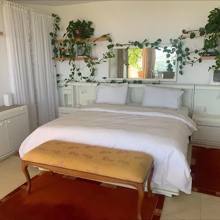 Apartment Breath-taking Studio On Hill Top With Pool